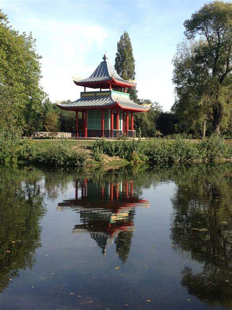 Victoria Park, London, Japanese Garden - I knew London was hiding a Japanese garden somewhere ...