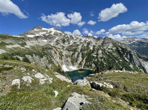 Hiking Cascade Pass / Sahale Arm Trail in North Cascades National Park