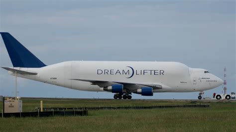 Download Dreamlifter Boeing Airplane Vehicle Boeing 747 Dreamlifter HD Wallpaper