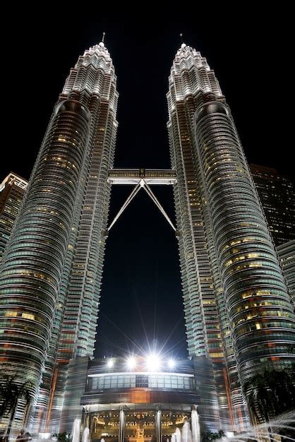 Free Photo | Lights klcc kuala lumpur building malaysia