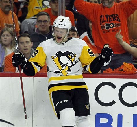 Jake Guentzel scores 4 goals, Penguins advance