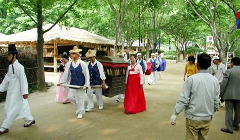 Suwon Hwaseong Fortress & Korean Folk Village Tour - Inchoen & Yongin Tour Package - Trazy, Your ...