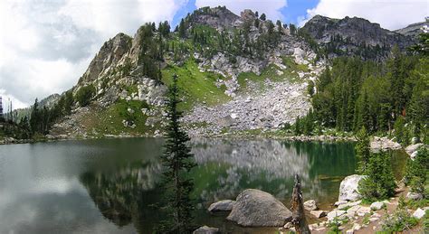 Amphitheater Lake Trail, United States Tourist Information