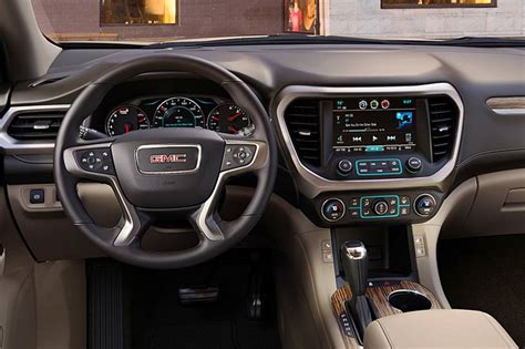 2019 GMC Acadia Pictures - 91 Photos | Edmunds