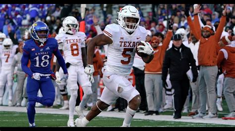 Bijan Robinson & the Texas Longhorns Run All Over Kansas in Lawrence!