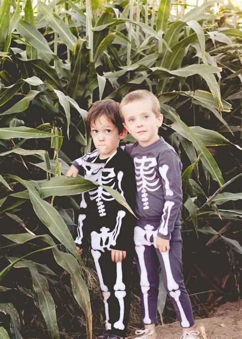 Finley and Oliver: DIY Skeleton Costume