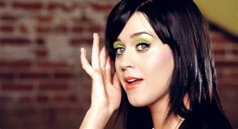 Katy Perry - Hot N Cold (1080p Upscale) | ShareMania.US