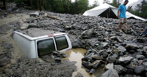 Dozers reach thousands stranded by Calif.storms; 1 dead