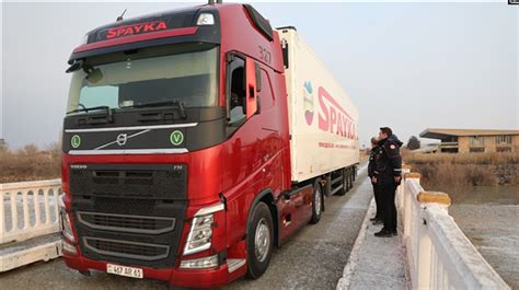 Armenia Sends Humanitarian Aid to Turkey Through Closed Border • MassisPost