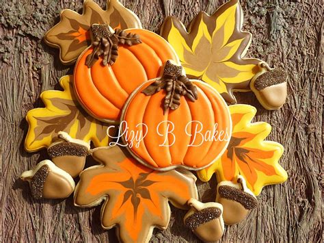 Autumn Cookie | Fall decorated cookies, Leaf cookies, Fall cookies