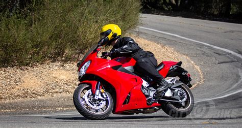 Back to Square 800: 2014 Honda Interceptor Review | CityBike Magazine