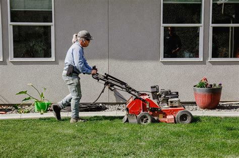 Summer Lawn Maintenance | Colonial Lawn & Garden