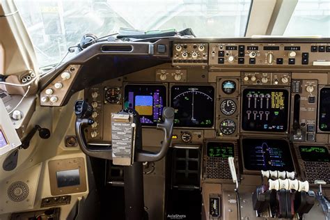 Lufthansa B744 D-ABYT Cockpit v | AviaShots - Konrad Wyszynski | Flickr