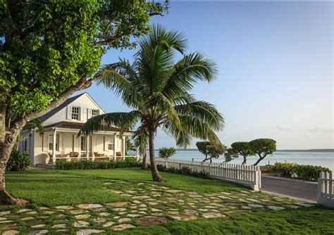 Beach Cottage in the Bahamas - Home Bunch Interior Design Ideas