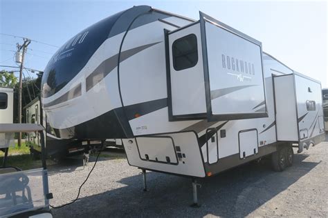 NEW 2023 ROCKWOOD SIGNATURE ULTRA LITE 8294BS - Overview | Berryland Campers