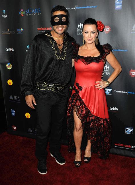 Mauricio Umansky and Kyle Richards as Zorro and Elena | Best friend ...