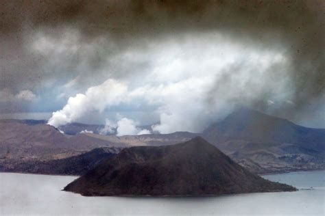 Taal Volcano update: Alert Level 1 still up, volcanic quakes continue ...