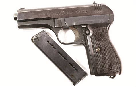 German Pistols: World War II Throphies - Gun And Survival