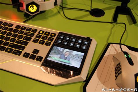 Razer Star Wars: The Old Republic Touchscreen Keyboard Hands On - SlashGear