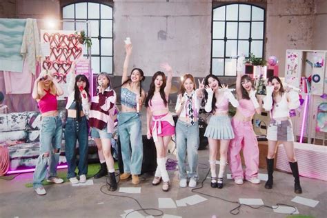 Watch: TWICE Is The "Queen Of Hearts" In Exciting Live Performance Clip Of New B-Side | Soompi