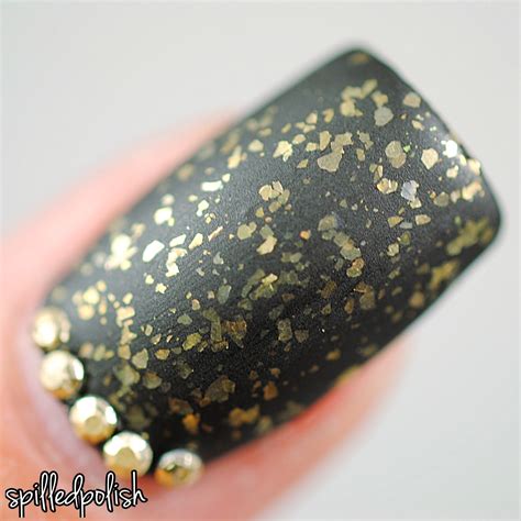 spilledpolish: Gold Flakes All Over My Nails!