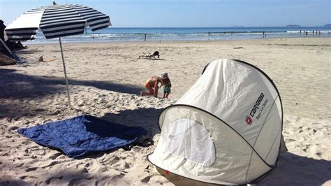 Choosing a Pop-up Beach Tent - Beach Tent Reviews and Info