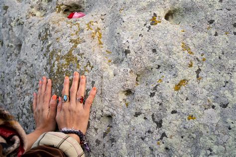 Documenting the Unique Stonehenge Summer Solstice Pagan Celebration | PetaPixel