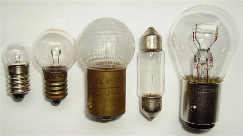 File:Low voltage light bulbs.jpg - Wikimedia Commons