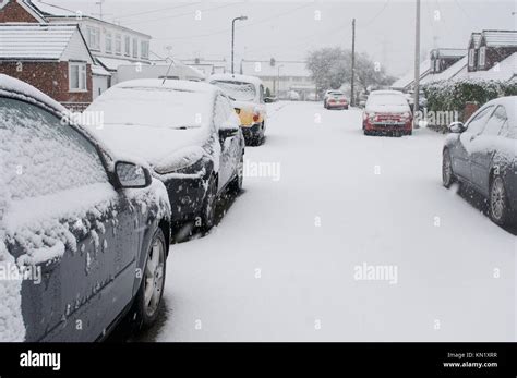 Wickford, Essex, UK. 10th Dec, 2017. UK Weather: Early morning Snowfall covers Essex Credit: Ben ...