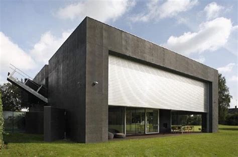 Zombie-proof Safe House Built by Architects in Warsaw