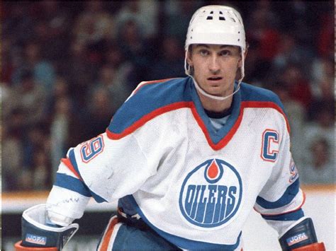 Edmonton Oilers history: Wayne Gretzky scores 5 goals in 8-2 win over host St. Louis Blues, Dec ...