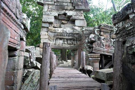 Exploring Cambodia's Banteay Chhmar Temple Ruins on Foot | Southeast Asia Time Traveler