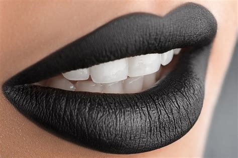 Black long lasting Matte Liquid Lipstick | Schwarzer lippenstift ...