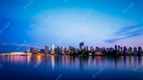 Premium Photo | Vancouver city skyline at dusk