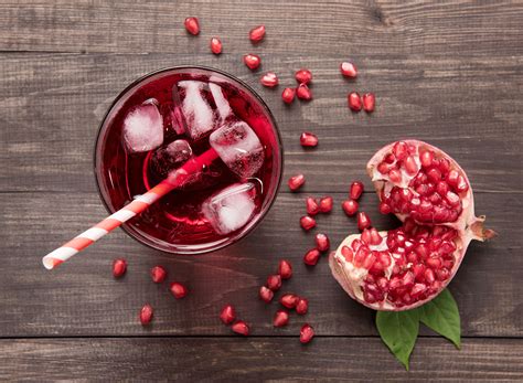 6 Amazing Pomegranate Juice Benefits—Eat This, Not That!