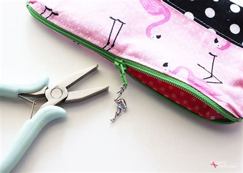 Zipper Pencil Pouch Sewing Tutorial - Positively Splendid {Crafts, Sewing, Recipes and Home Decor}