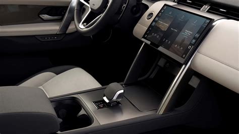 2024 Land Rover Discovery Interior - Lanie Mirelle