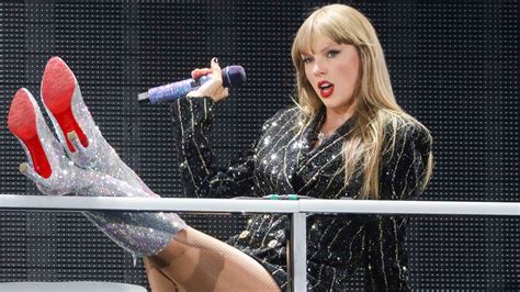 Taylor Swift 'gives out Eras tour bonuses totalling $55m' for performers and crew | Ents & Arts ...