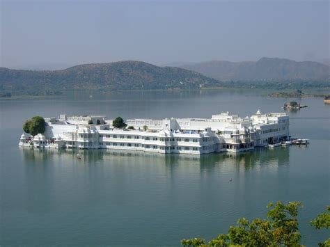 •Taj Lake Palace (Udaipur, Rajasthan) - Ever since seeing it in the James Bond film Octopussy, I ...