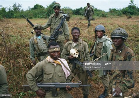 AFL (the Liberian government army) soldiers pose with a skull [4062 x 2860] : r/MilitaryPorn