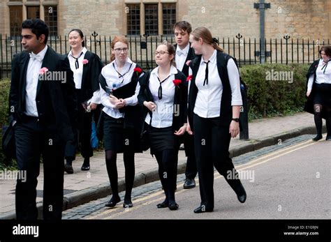 Female students oxford university hi-res stock photography and images - Alamy