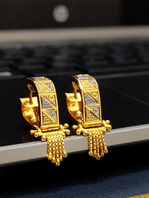 GOLD EARRINGS - NEERAJ JEWELLER