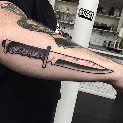 Hope I get to tattoo more knives this year. Knives are awesome. #parliamenttattoo Knife Tattoo ...