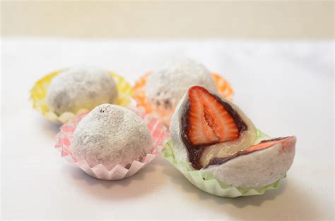 Kitchen Limited: Strawberry Mochi (Ichigo Daifuku)