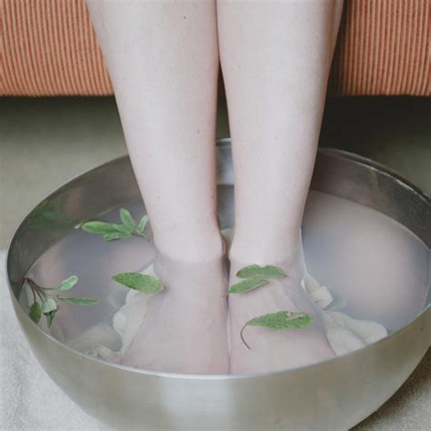 10 EASY-TO-MAKE Homemade Foot Soak Recipes