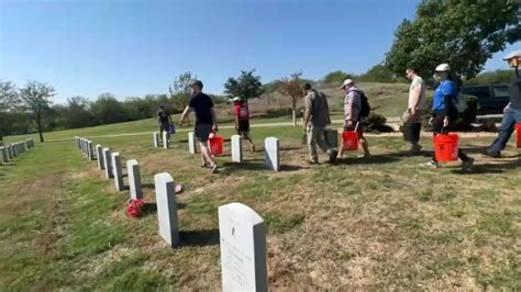 Volunteers beautify Dallas National Cemetery