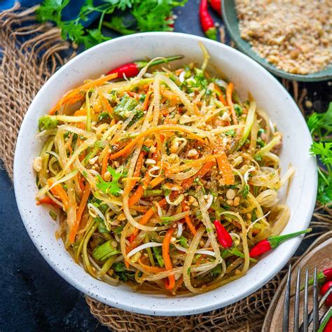 Green Papaya Salad Recipe (Step by Step) - Whiskaffair