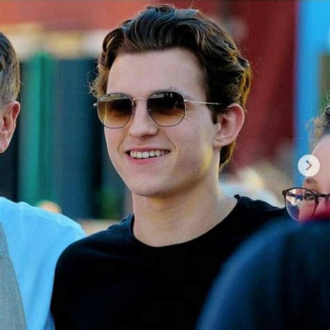 Tom with glasses | Tom holland imagina, Tom holland, Fotos de spiderman