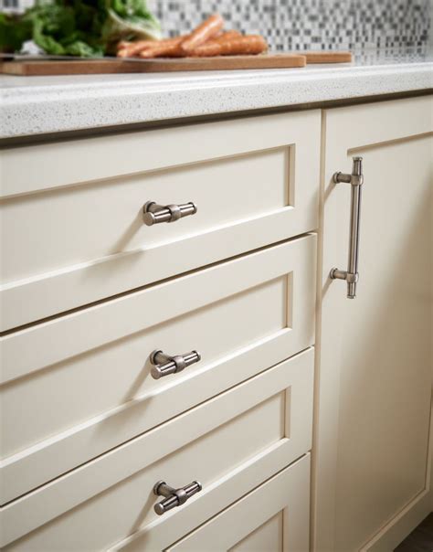 Top Knobs Kitchen Cabinet Pulls