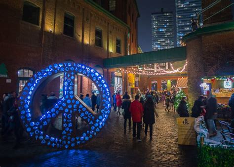 9 Things To Do At The Toronto Distillery District Christmas Market - enSquared♡Aired